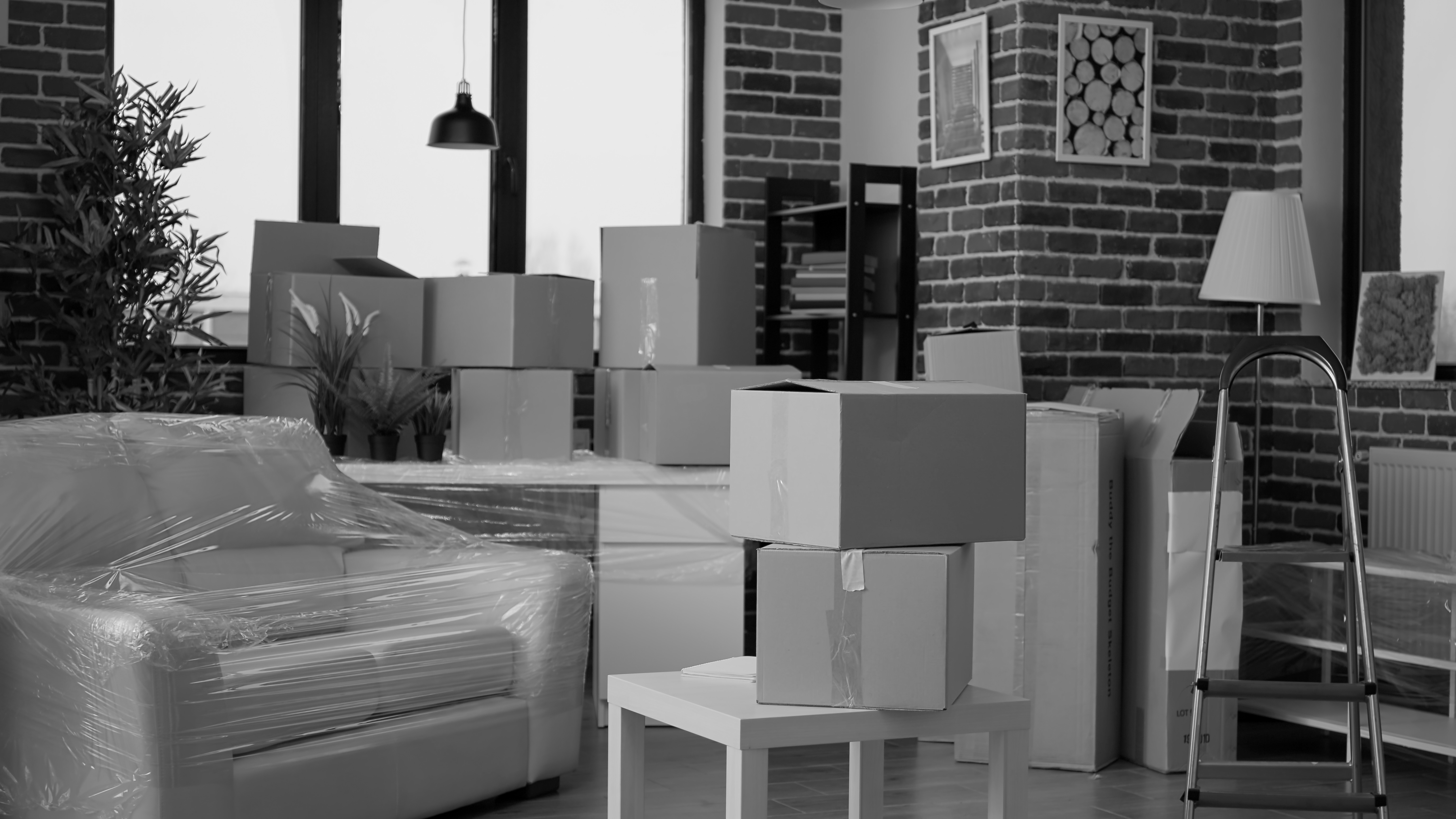 ninguem na sala de estar vazia com embalagens de papelao em casa nova moveis em pilha de caixas de papelao nao ha pessoas em propriedades domesticas c
